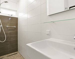 Moderne badkamer in Heideheuvel bungalow, Beekbergen, Veluwe.