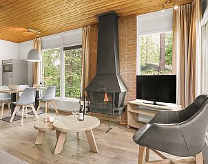 Comfortabele slaapkamer in Heideheuvel 2-persoons bungalow, Beekbergen, Veluwe. Ontspan in een rustgevende omgeving.