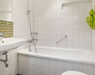 Kinderkamer met speelse details in Heideheuvel 4-persoons kinderbungalow, Beekbergen, Veluwe, Gelderland.