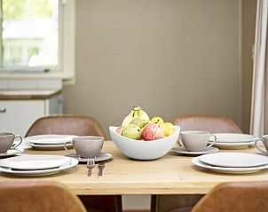 Gezellige eethoek in Heideheuvel bungalow, Beekbergen, Veluwe, perfect voor maaltijden.