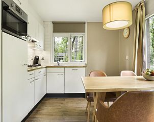 Koffiezetapparaat in de keuken van Heideheuvel bungalow, Beekbergen, Veluwe.