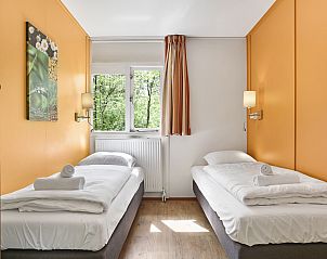 Handdoeken in badkamer van Heideheuvel bungalow, Beekbergen, Veluwe.