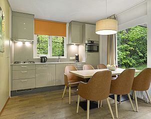 Volledig uitgeruste keuken in Heideheuvel 6-persoons bungalow 6CE1, Beekbergen, Veluwe, met moderne apparatuur.