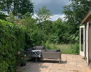 Privterras met zitplek bij Vakantiehuis in Koudhoorn, Veluwe, Gelderland.