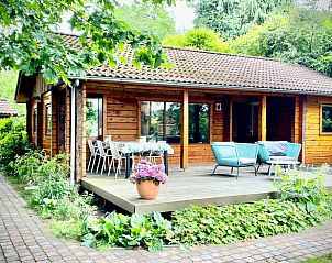 Charming porch of Holiday Home in Beekbergen, Veluwe, ideal for relaxation in Gelderland.