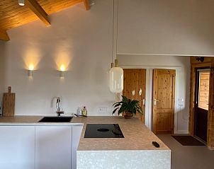 Stylish kitchen design of Holiday home in Beekbergen, Veluwe, with natural light in Gelderland.