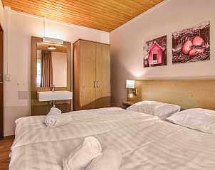 Gezellige sfeer met open haard in Heideheuvel bungalow, Beekbergen, Veluwe.