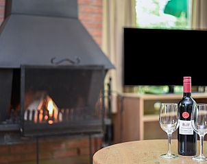 Tuin met ligstoel bij Heideheuvel bungalow, Beekbergen, Veluwe.