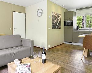 Moderne woonkamer van Heideheuvel 4CE bungalow in Beekbergen, Veluwe.