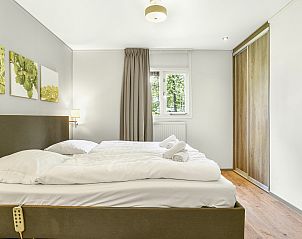 Bungalow met terras in de natuur van Heideheuvel, Beekbergen, Veluwe, ideaal voor een ontspannen verblijf.