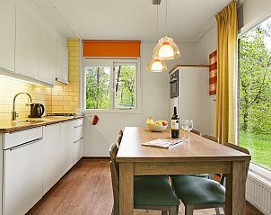 Stapelbed in kindvriendelijke kamer van Heideheuvel kinderbungalow, Beekbergen, Veluwe.