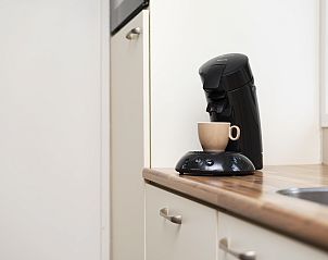 Moderne badkamer met douche in Heideheuvel hondenbungalow, Beekbergen, Veluwe, Gelderland.