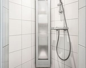 Inloopdouche in Heideheuvel 4-persoons bungalow 4L1, Beekbergen, Veluwe.