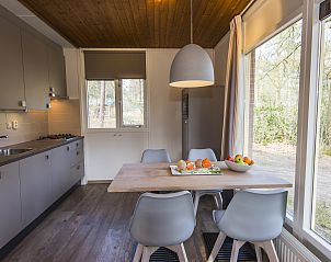 Comfortabele zithoek in Heideheuvel 4-persoons bungalow 4C1 in Beekbergen, Veluwe.