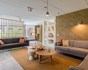 Stijlvolle badkamer met douche in de Heideheuvel bungalow in Beekbergen, Veluwe.