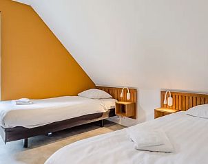 Tweepersoonskamer met uitzicht in de Heideheuvel bungalow in Beekbergen, Veluwe.