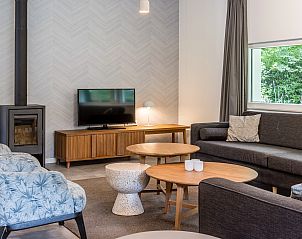 Moderne keuken met kookeiland in Heideheuvel 10-persoons bungalow, Beekbergen, Veluwe.