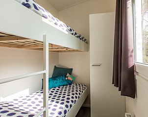 Gemtliches Schlafzimmer mit Etagenbett im Ferienhaus Rialto fr 6 Personen, Beekbergen, Veluwe. Genieen Sie Komfort und Natur in Gelderland.