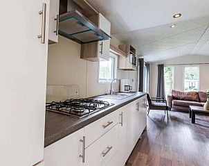 Spacious kitchen and living room in vacation home for 6 people in Ede, Veluwe, with modern amenities.