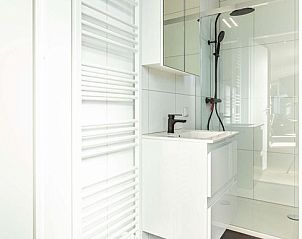 Modern bathroom of Silva 4 persons Wellness vacation home in Ede, Veluwe.