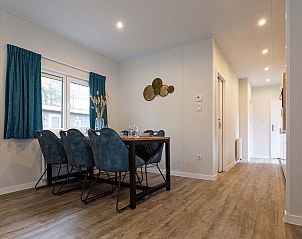 Eetkamer in Module Flatroof vakantiehuis, Ede, Veluwe, Gelderland met stijlvolle inrichting.