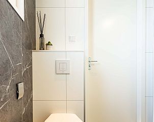 Stijlvolle toiletvoorziening in Boslodge Silva, vakantiehuis in Ede, Veluwe.