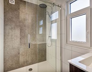 Stijlvolle douche in Module Exclusief vakantiehuis in Ede, Veluwe, Gelderland, met glazen wand.