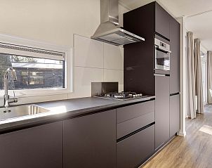 Keuken met inbouwapparatuur in Module Exclusief vakantiehuis in Ede, Veluwe, Gelderland.