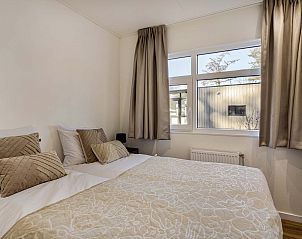 Tweede slaapkamer in Module Exclusief vakantiehuis in Ede, Veluwe, Gelderland, met uitzicht op de tuin.