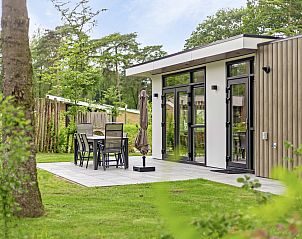 Buitenruimte van Module Exclusief vakantiehuis in Ede, Veluwe, Gelderland, met tuinmeubilair.