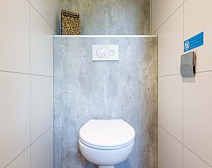 Moderne toiletvoorziening in Module Special vakantiehuis, Ede, Veluwe, Gelderland.