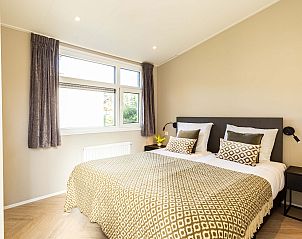 Gezellige tweede slaapkamer in Boslodge Silva Ede Veluwe met natuurlijk licht en moderne inrichting.