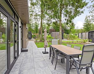 Veranda van Module Exclusief vakantiehuis in Ede, Veluwe, met comfortabele zitplaatsen.