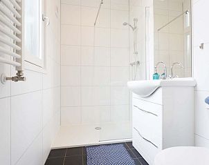 Modernes Badezimmer in Modul 5 Personen, Ede, Veluwe. Ferienhaus mit luxurisen Annehmlichkeiten.