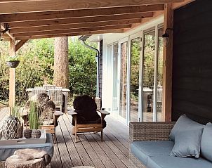 Covered terrace with seating at Cottage in Emst, Veluwe, Gelderland.