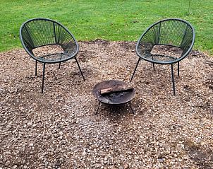 Buitenzitje met vuurplaats bij Huisje in Emst, ideaal voor ontspanning in de natuur van Veluwe, Gelderland.