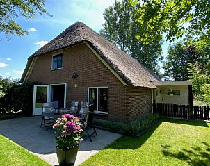 Charmante buitenkant van Vakantiehuisje in Emst met terras, Veluwe, Gelderland.