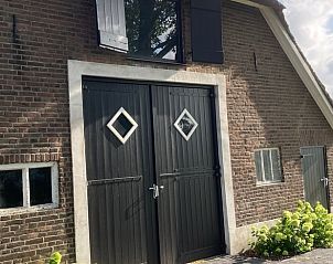 Traditionele schuur naast Vakantiehuisje in Emst, Veluwe, Gelderland.