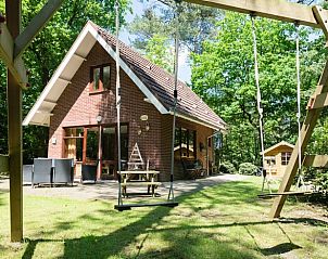 Gezellig terras bij Vakantiehuisje in Emst, ideaal voor ontspanning in Gelderland.