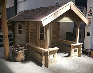 Speelhuisje bij Vakantiehuisje in Emst, geschikt voor kinderen in Gelderland.