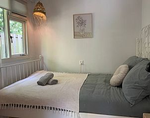 Second bedroom with single bed in Cottage in Ermelo, Veluwe, cozy and inviting.