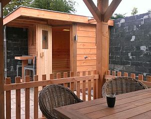 Terras met uitzicht op sauna bij De Leuvenhorst/Haspel, Ermelo, Veluwe. Vakantiehuis met wellness en comfort.