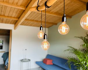 Atmosphrische Beleuchtung im Wohnzimmer des Ferienhauses in Ermelo, Veluwe, Gelderland.