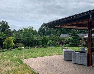 Genieen Sie den ruhigen Garten und die Terrasse des Ferienhauses in Ermelo, das in der schnen Natur der Veluwe, Gelderland, liegt.