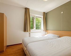 Tweede slaapkamer in Bosvilla 6-7, Hoenderloo, Veluwe, met rustgevende ambiance.