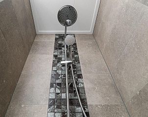Dusche im Ferienhaus Hertenhoeve comfort in Hoenderloo, Veluwe. Luxurise Ausfhrung und komfortabler Raum.
