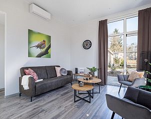 Gemtliche Sitzecke im Ferienhaus Hertenhoeve comfort in Hoenderloo, Veluwe. Moderne Einrichtung mit viel Licht.