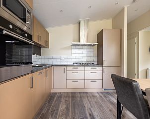 Moderne keuken in Vakantiewoning Heidehoeve XL comfort, Hoenderloo, Veluwe.