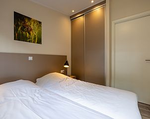 Stijlvolle slaapkamer met tweepersoonsbed in Vakantiewoning Heidehoeve XL comfort, Hoenderloo.