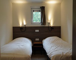 Slaapkamer met twee eenpersoonsbedden in Vakantiewoning Heidehoeve XL comfort, Hoenderloo.